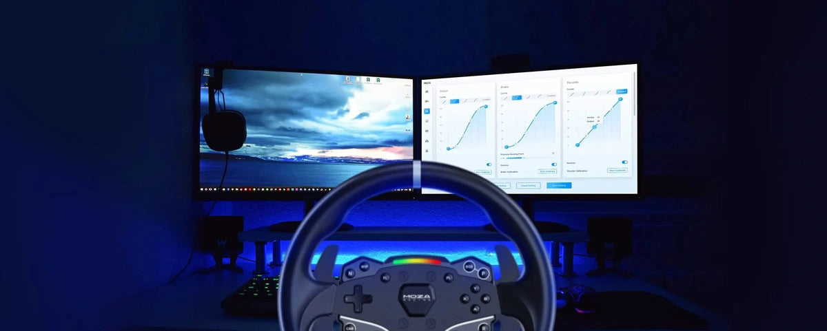MOZA R5 Racing Bundle framför MOZA Pit House på datorskärmar