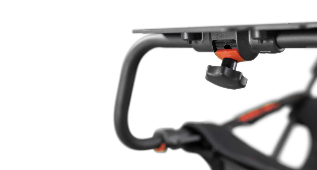 Rattplattform och ergonomisk körställning på Playseat Challenge Black ActiFit