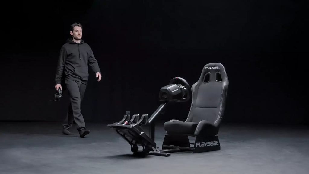 Playseat Evolution Black ActiFit i racingmiljö, bred bild