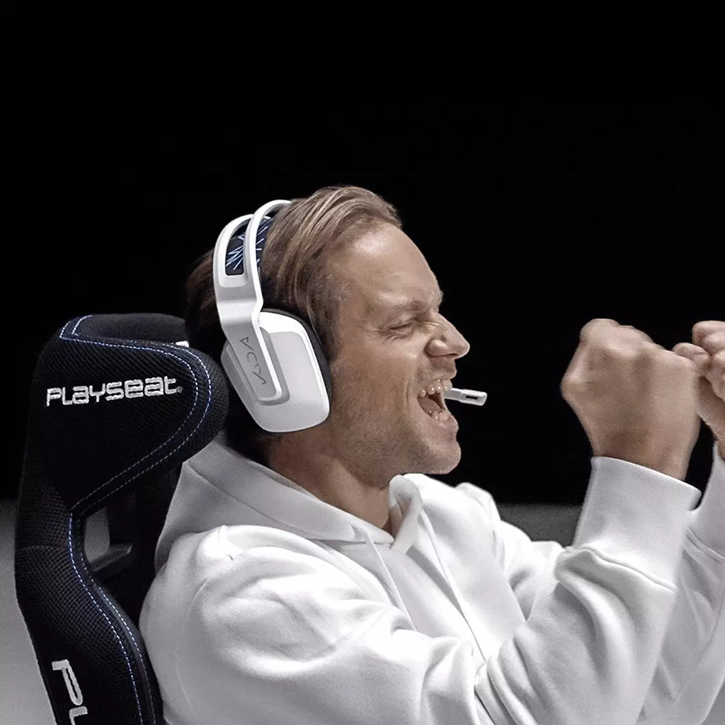 Playseat Evolution Pro Black ActiFit i racingmiljö framifrån