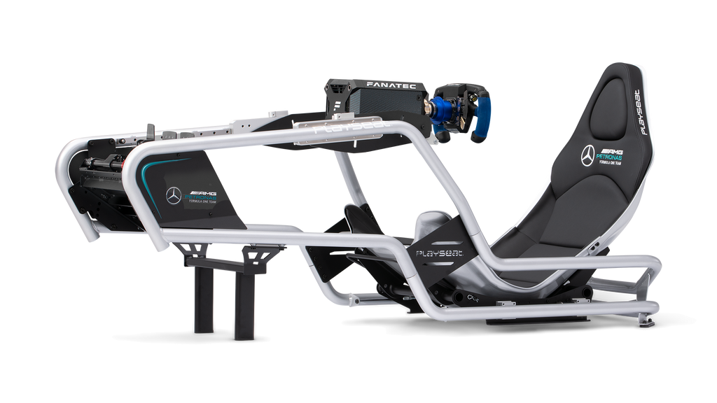 Playseat Formula Intelligence Mercedes-AMG F1 med Fanatec Direct Drive sedd från sidan