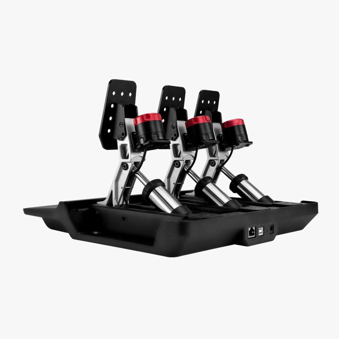 Tre Simagic P-HPR GT haptikmoduler monterade på ett pedalställ