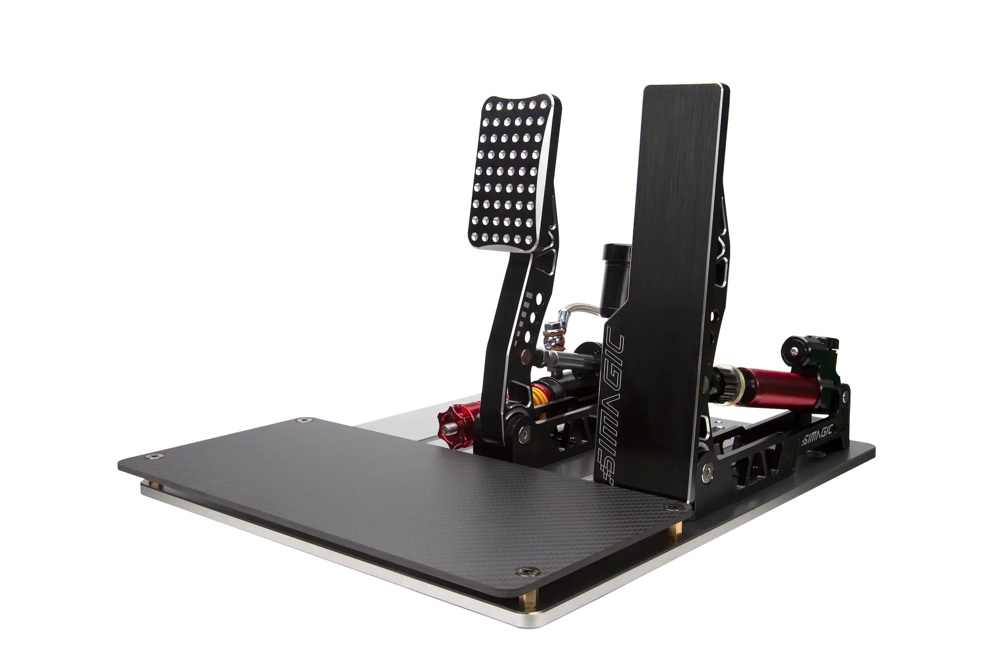 Simagic P2000 pedalset monterat på pedalplatta i vinklad vy